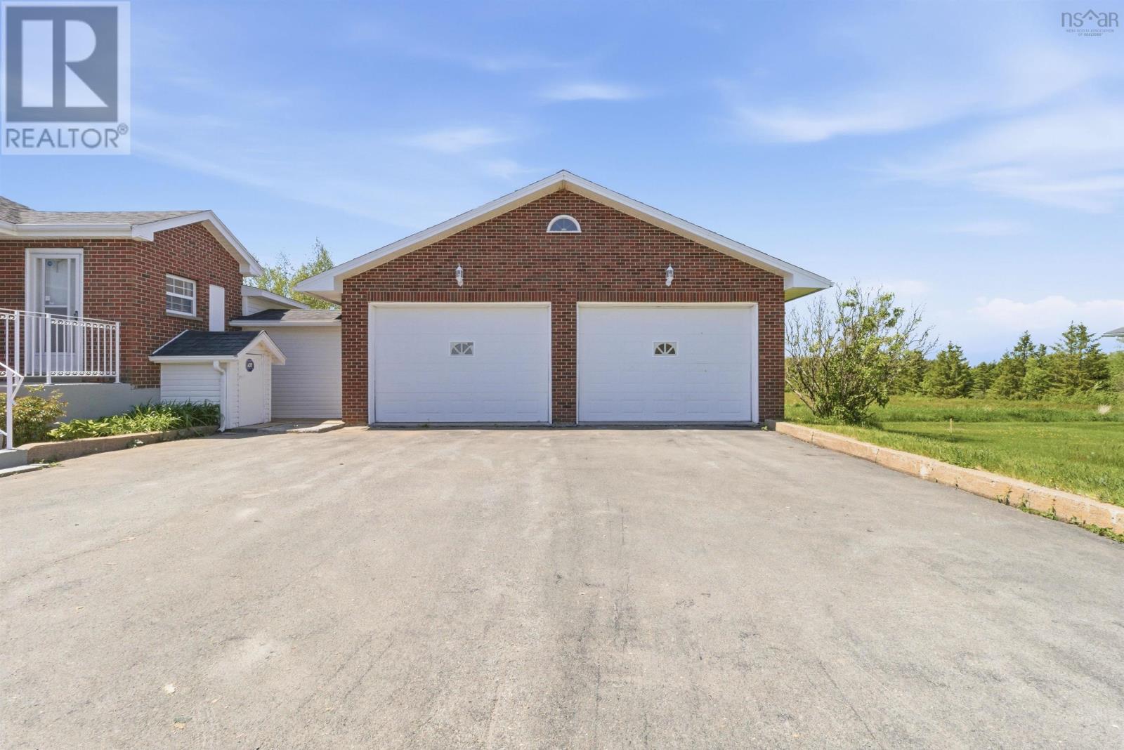 21 Hillcrest Lane - 22