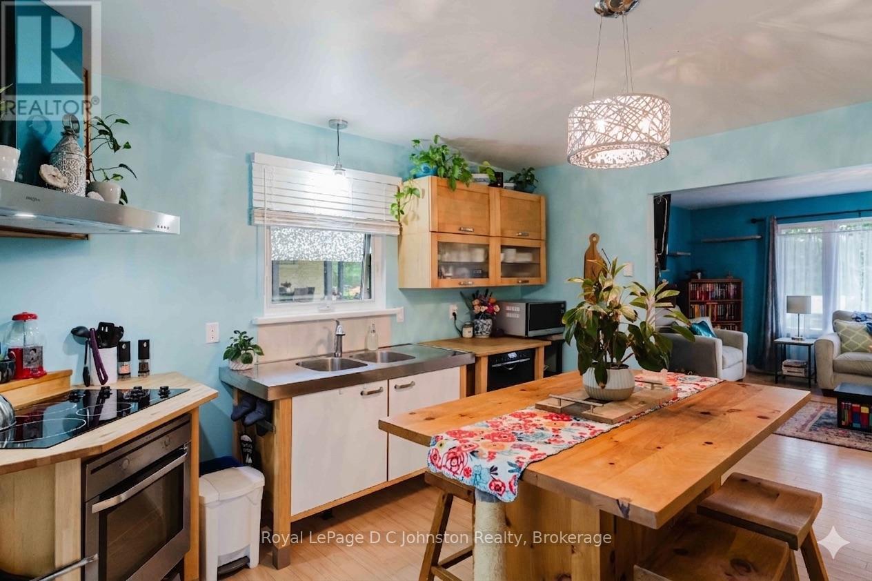 255 ROWE STREET - 9