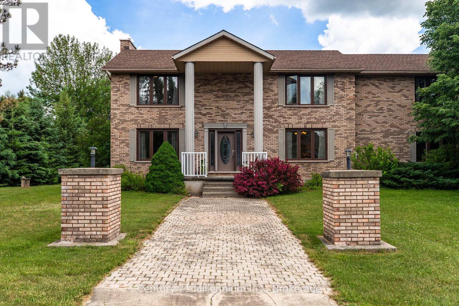 103 CEDAR COURT - 2