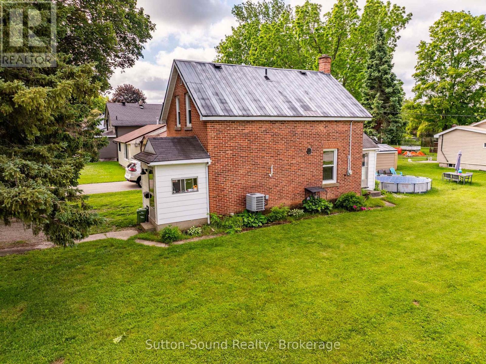 705 17TH STREET E - 18