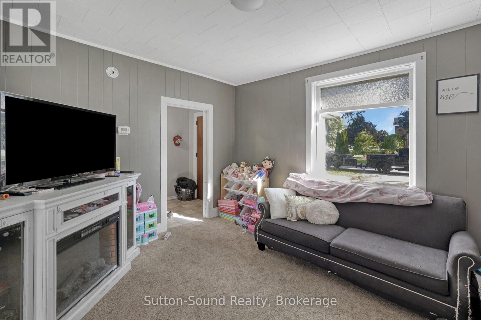 705 17TH STREET E - 4