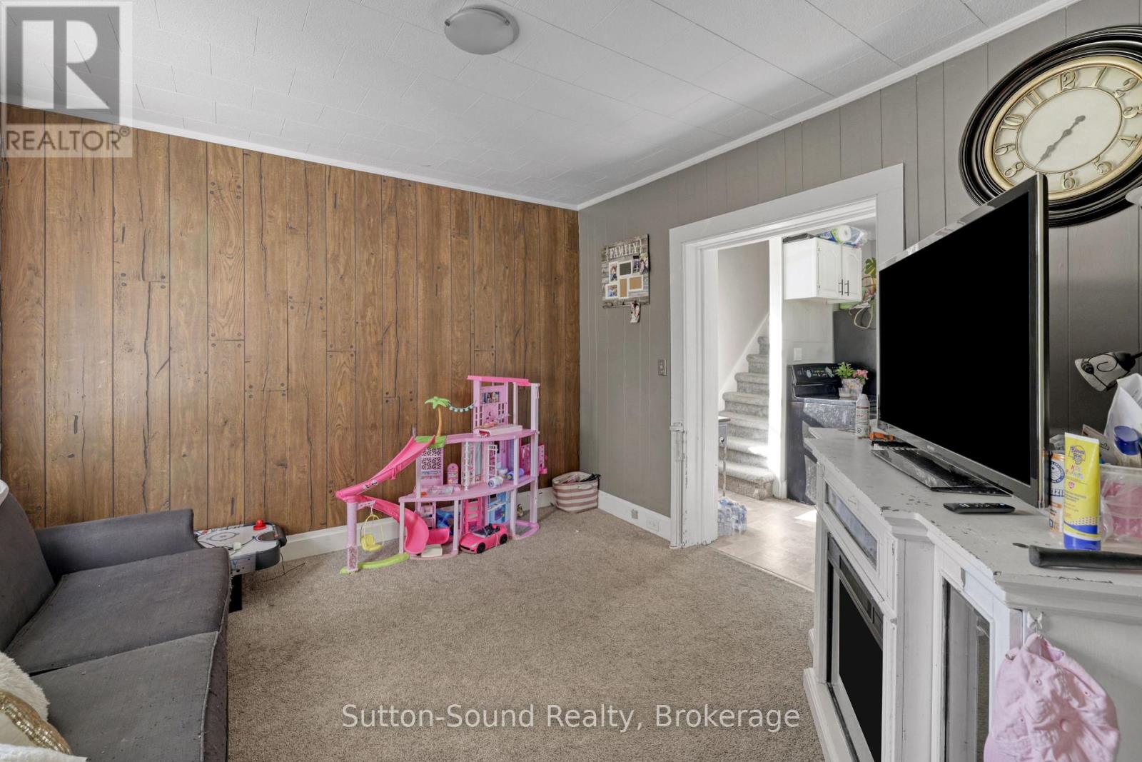 705 17TH STREET E - 5