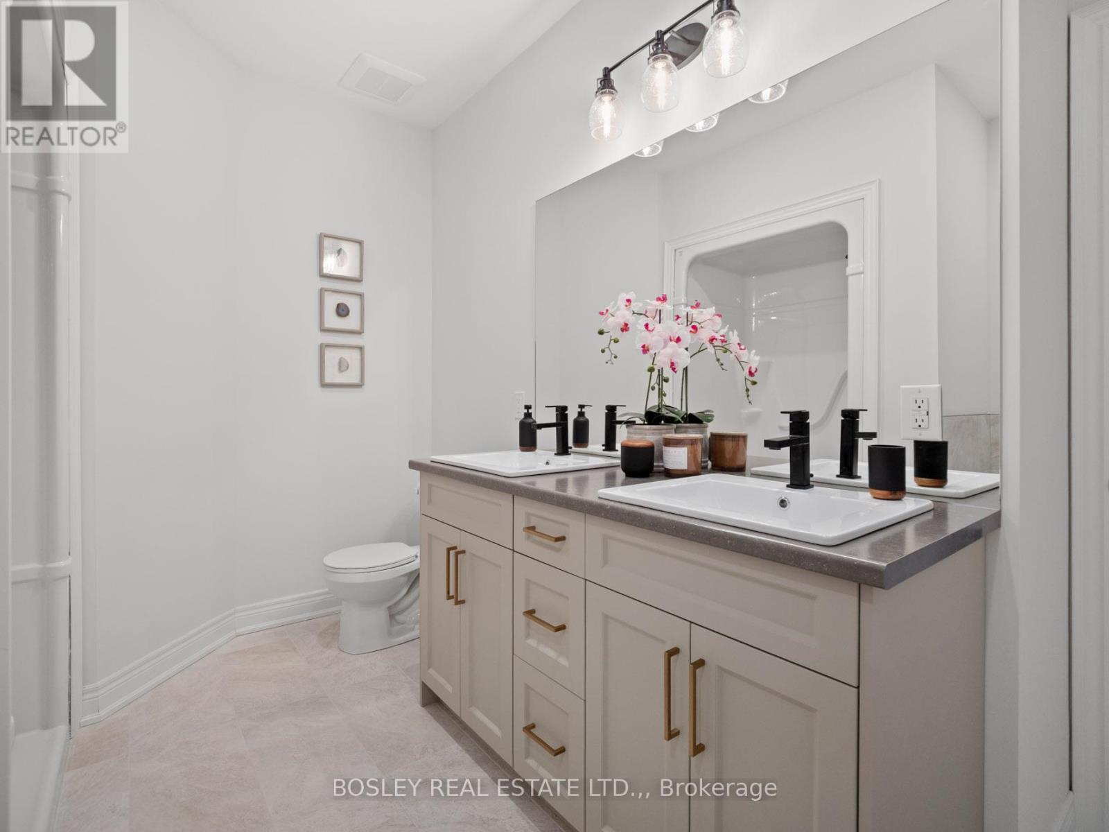 510 ROYAL RIDGE DRIVE - 21