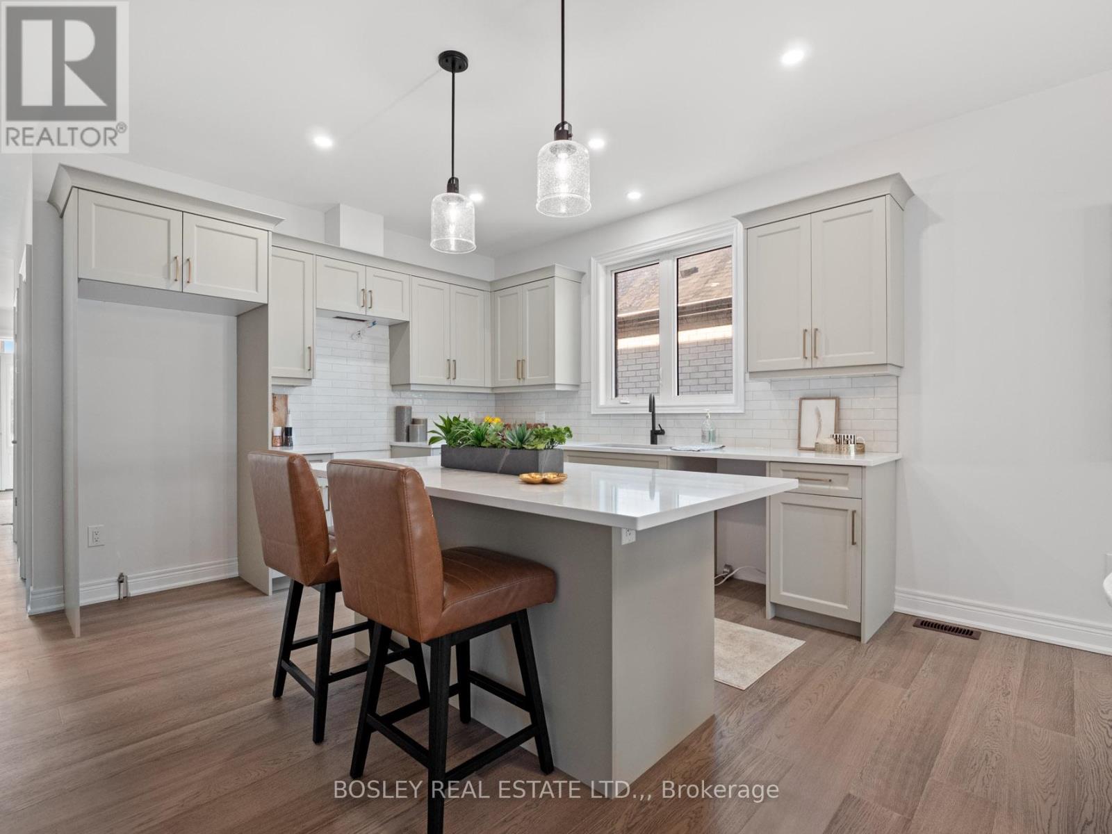 510 ROYAL RIDGE DRIVE - 11