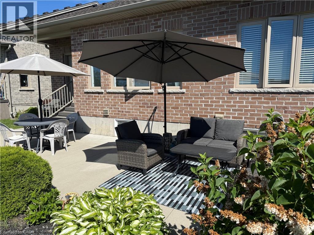 86 REGATTA Drive - Image 29