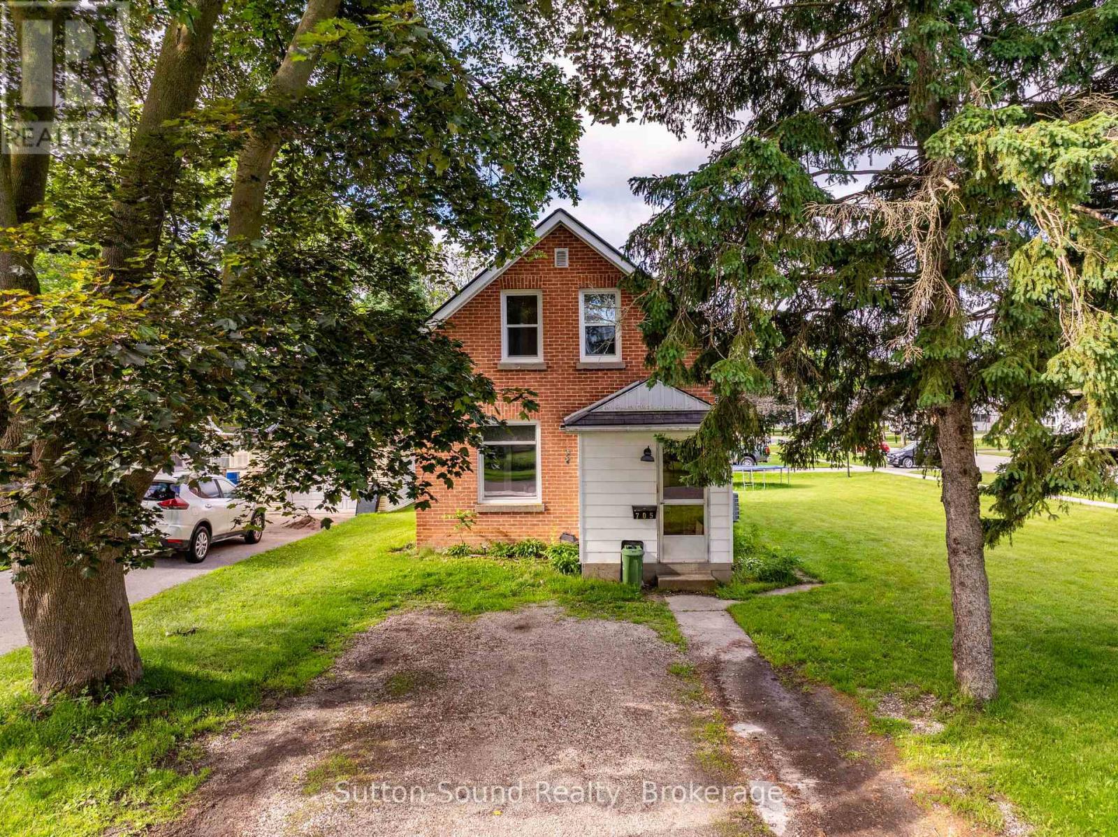 705 17TH STREET E - Image 17