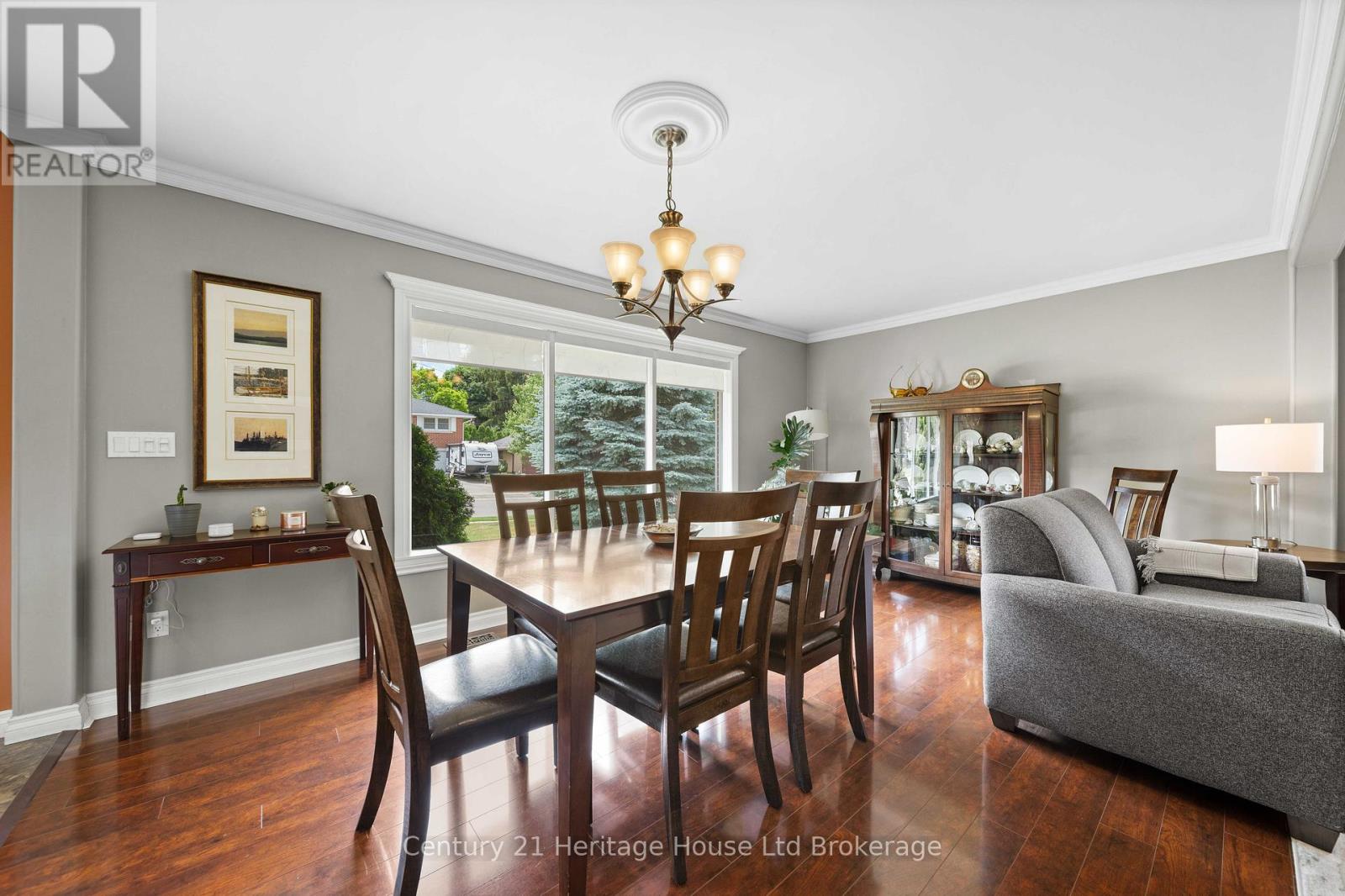 462 RIVERCREST DRIVE - 10