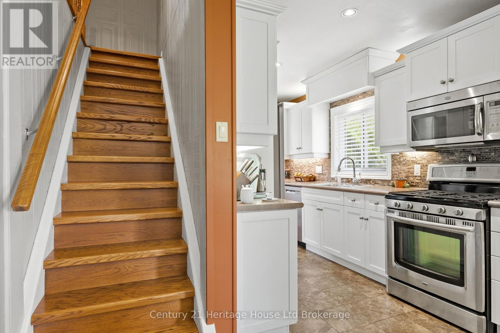 462 RIVERCREST DRIVE - 17