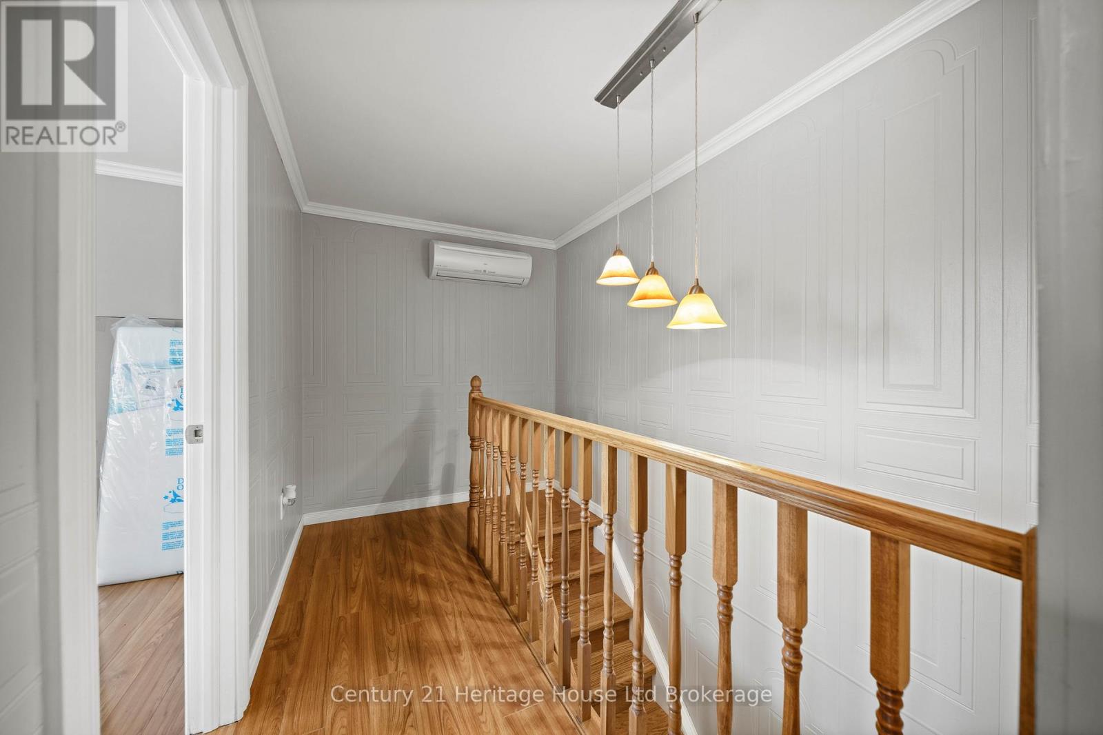 462 RIVERCREST DRIVE - 18