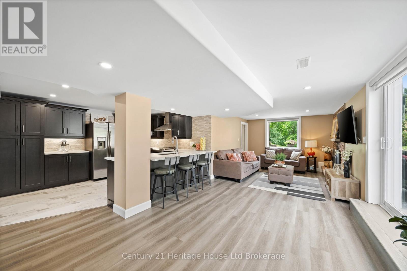 462 RIVERCREST DRIVE - 27