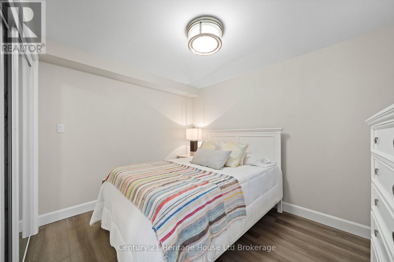 462 RIVERCREST DRIVE - 30