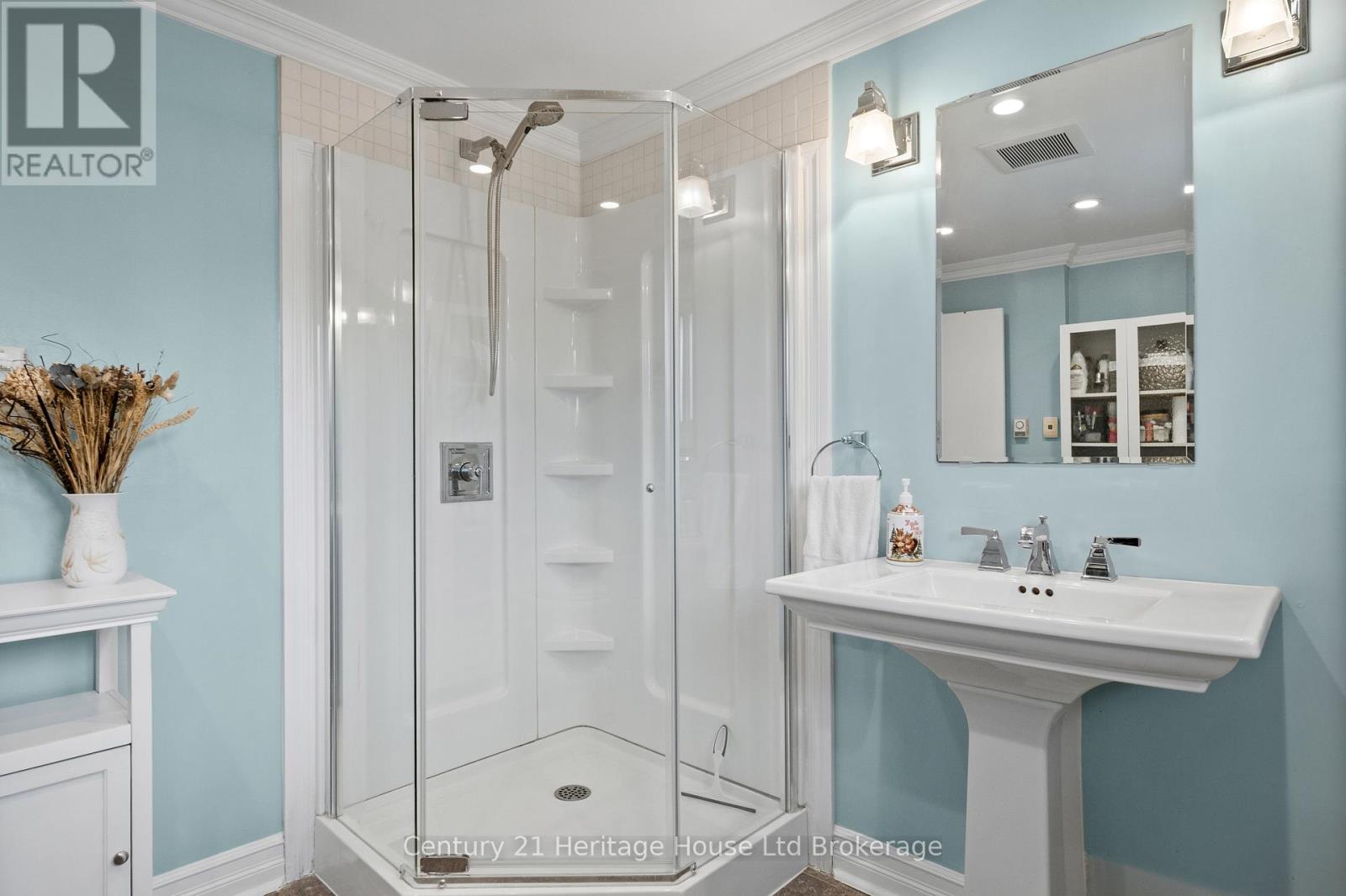 462 RIVERCREST DRIVE - 22
