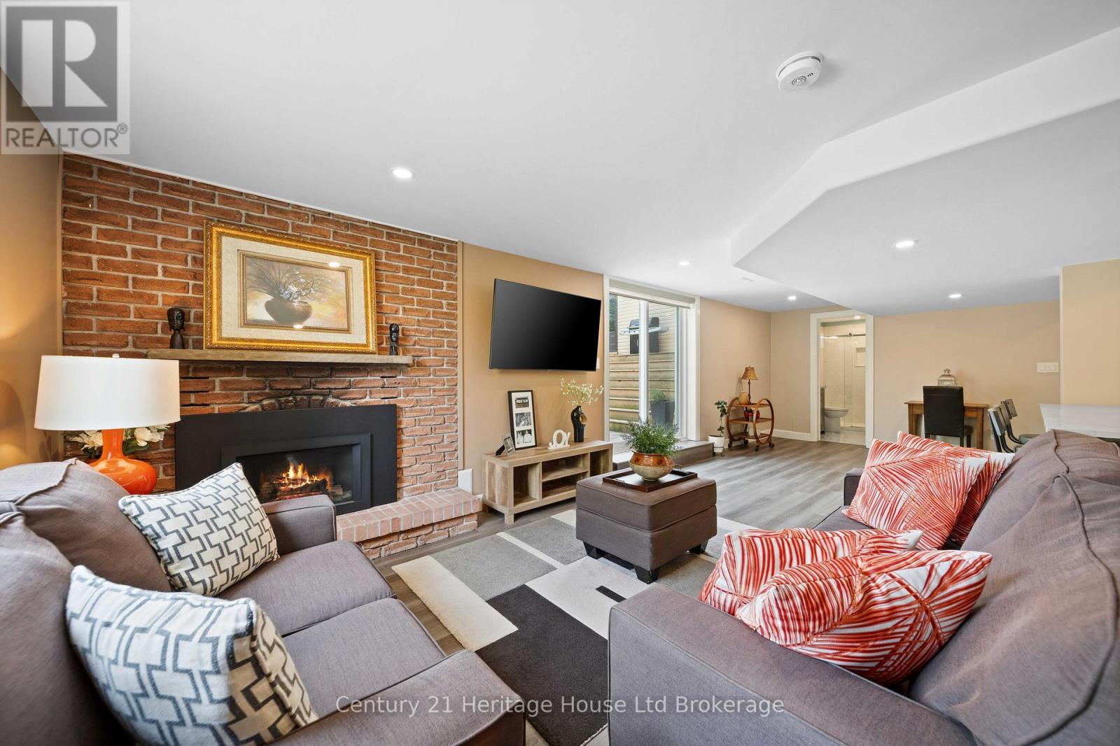 462 RIVERCREST DRIVE - 29