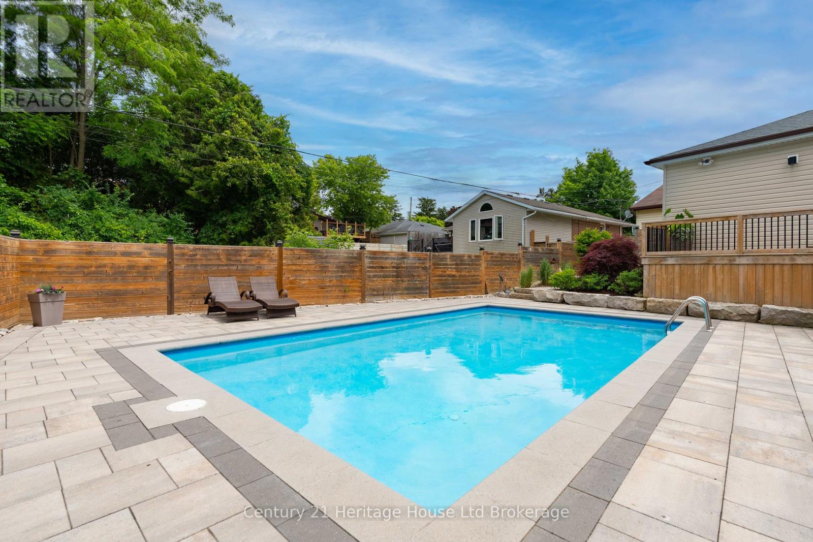 462 RIVERCREST DRIVE - 38