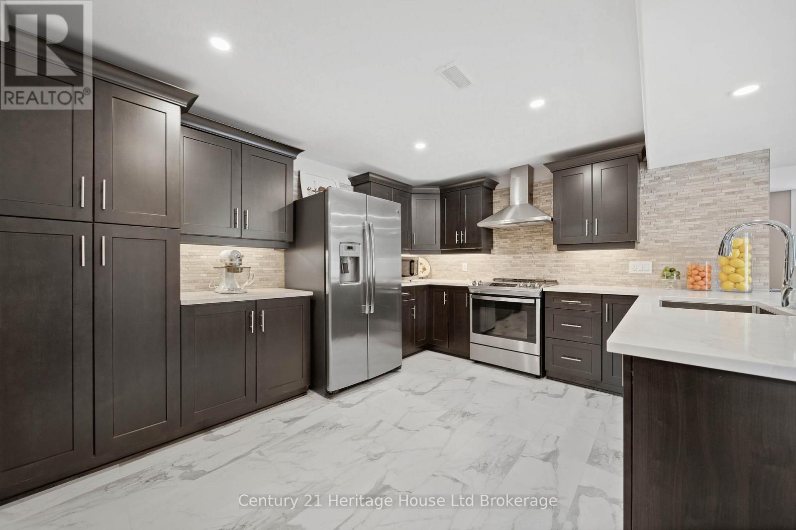 462 RIVERCREST DRIVE - 23