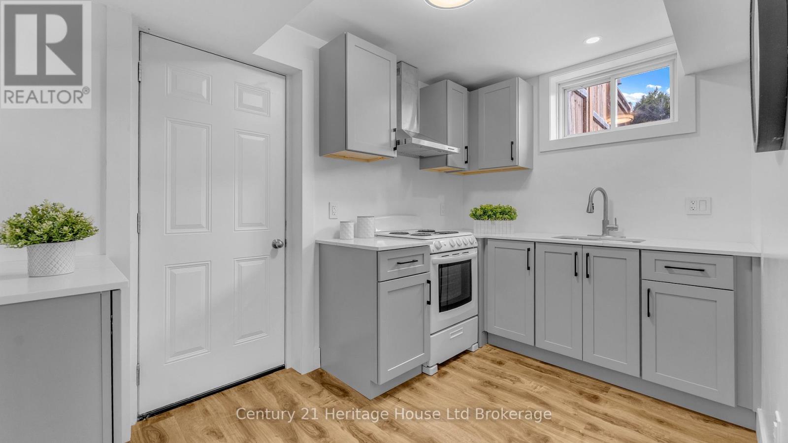 1411 SANDBAR STREET - 31