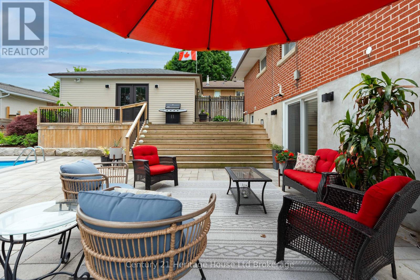462 RIVERCREST DRIVE - 44