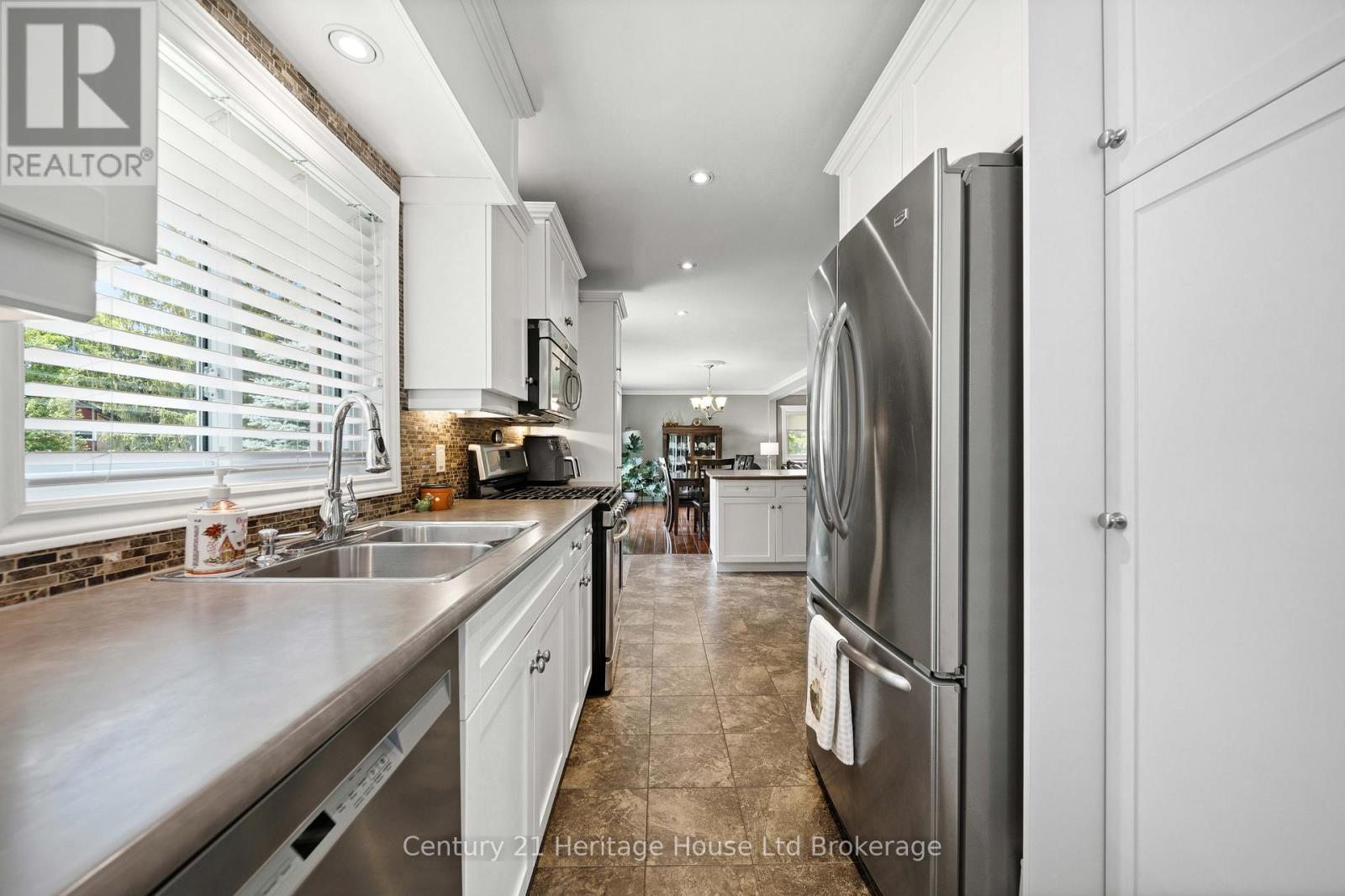 462 RIVERCREST DRIVE - 8