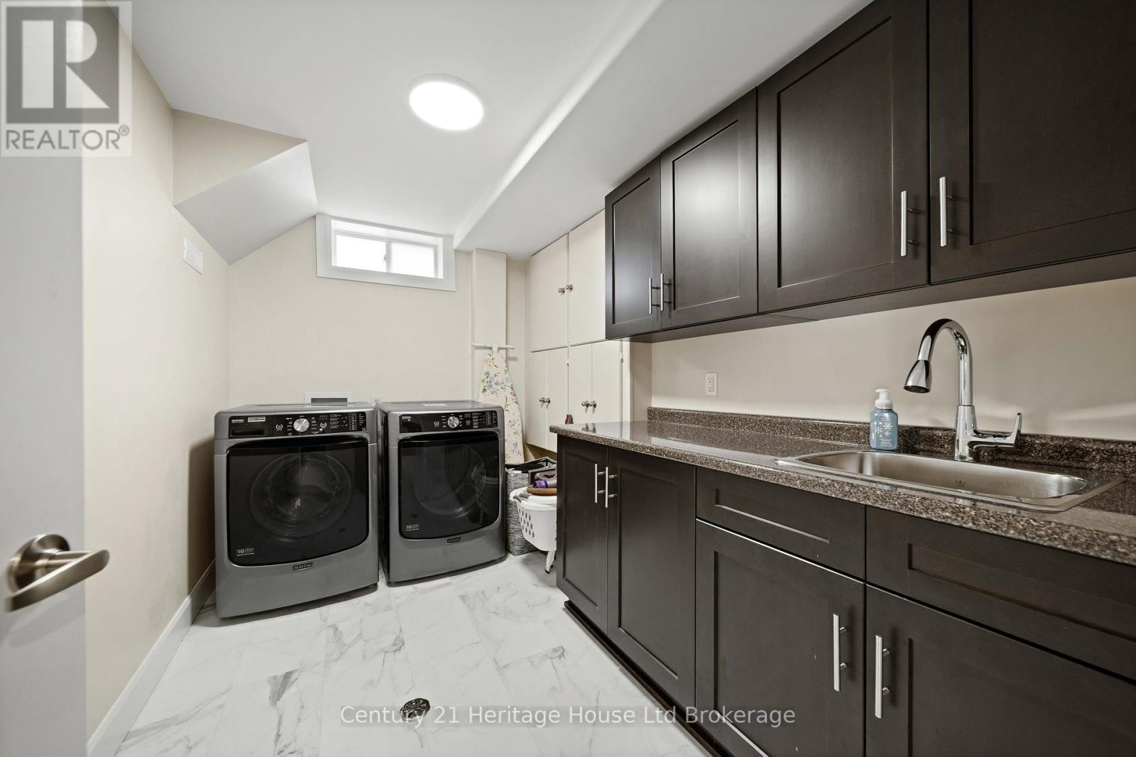 462 RIVERCREST DRIVE - 32