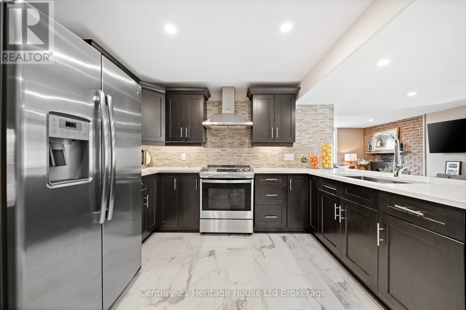 462 RIVERCREST DRIVE - 24
