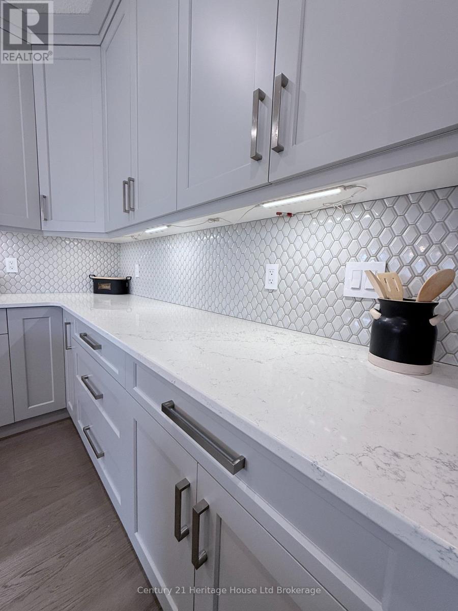 1411 SANDBAR STREET - 8