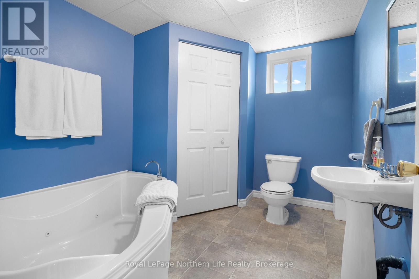 845 OLIVIER ROAD - 17