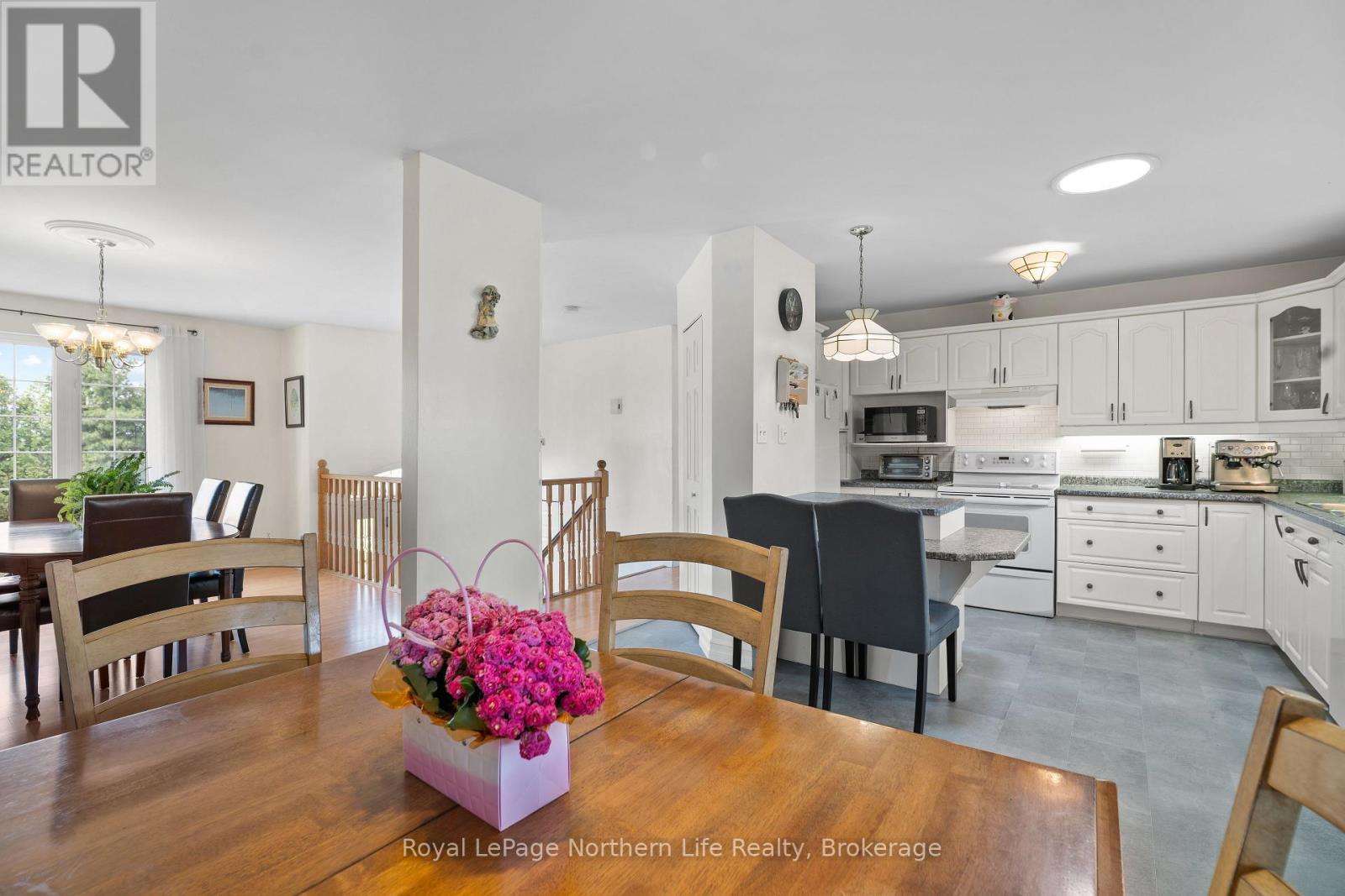 845 OLIVIER ROAD - 35