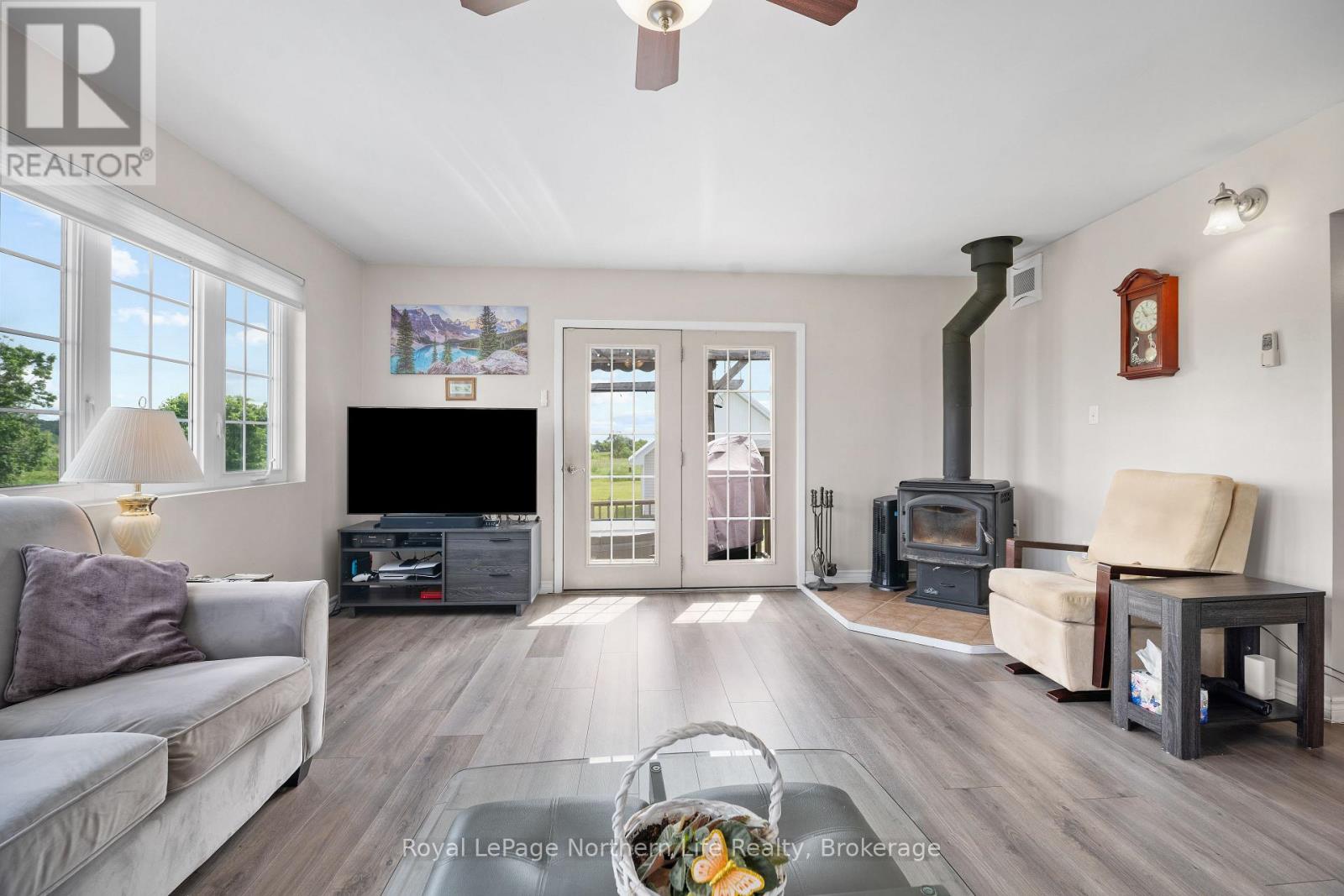 845 OLIVIER ROAD - 42