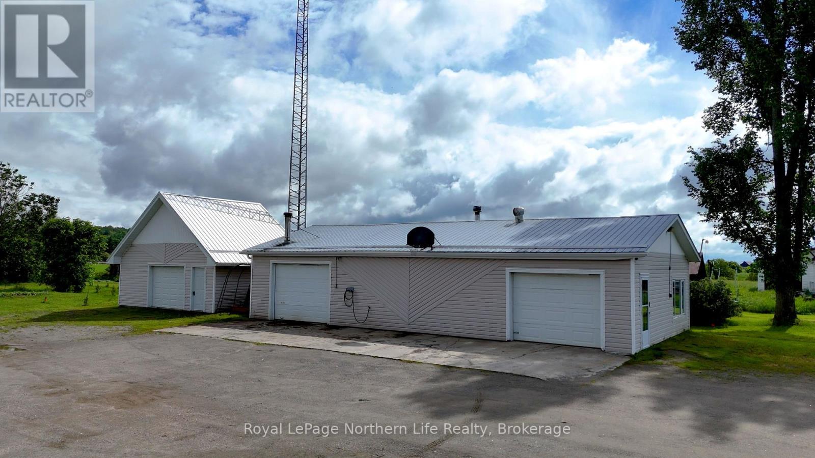 845 OLIVIER ROAD - 4