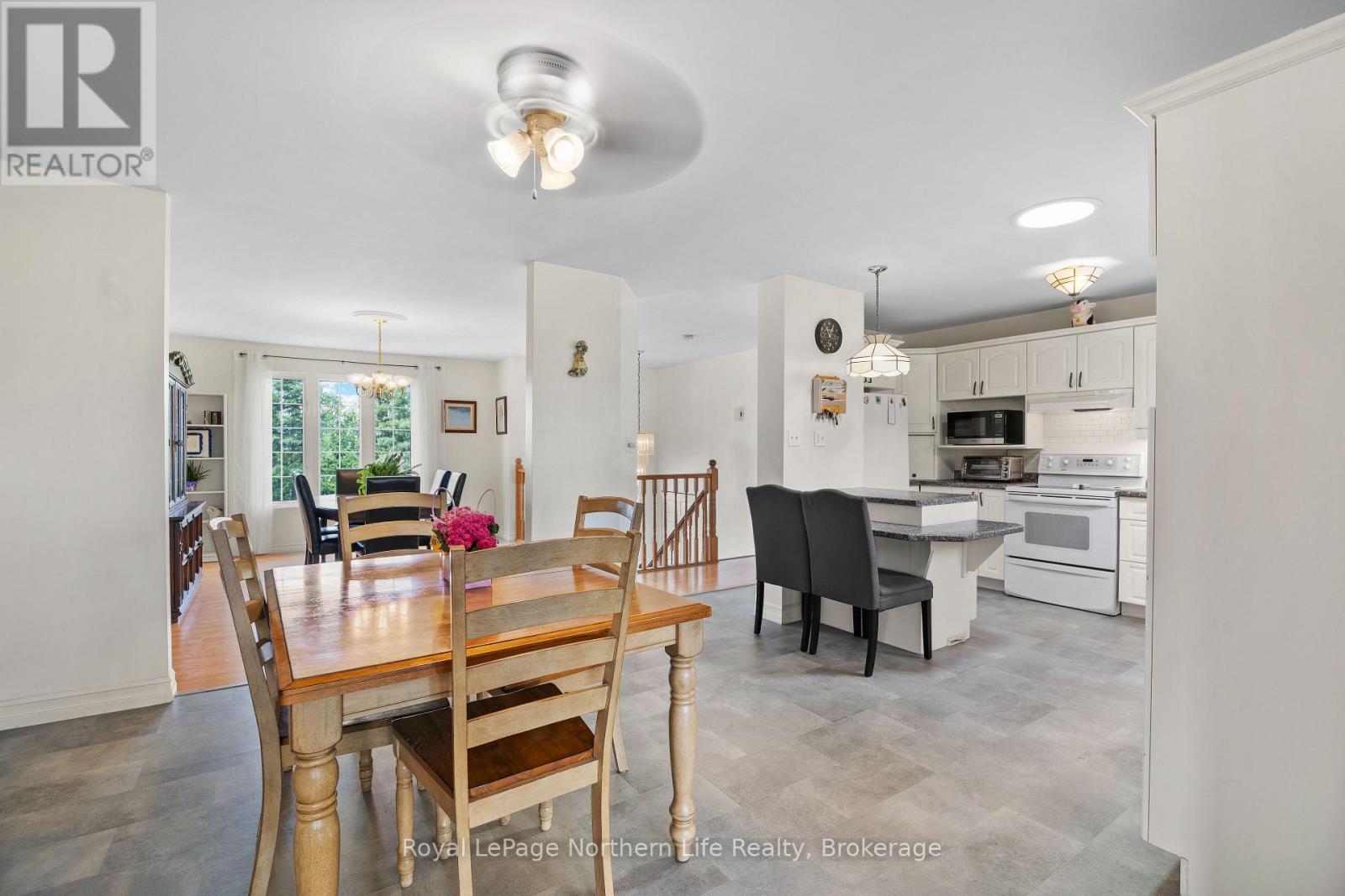 845 OLIVIER ROAD - 34