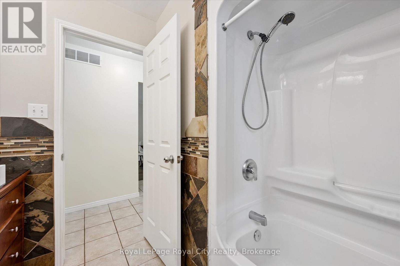 73 WAXWING CRESCENT - 23