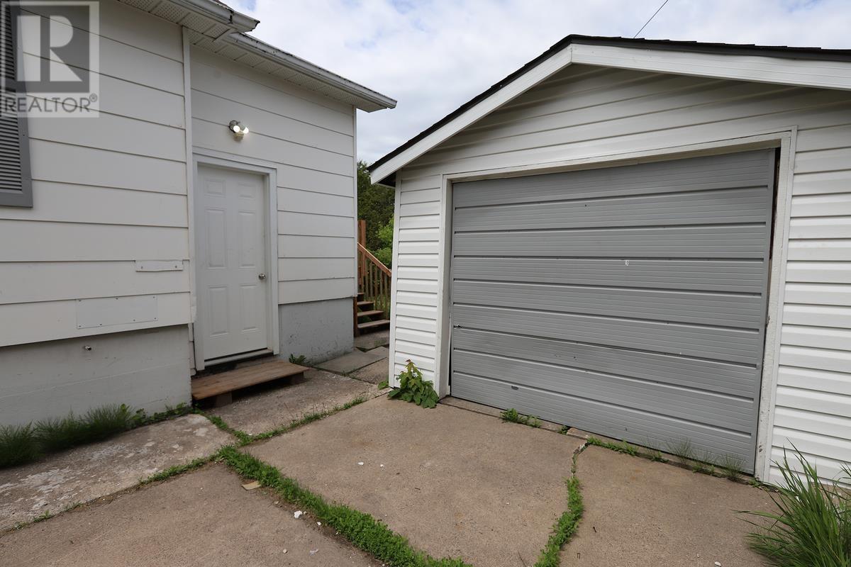 150 Henrietta AVE - 5