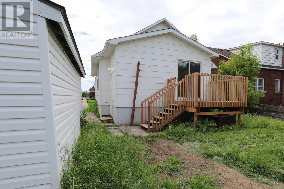 150 Henrietta AVE - 6