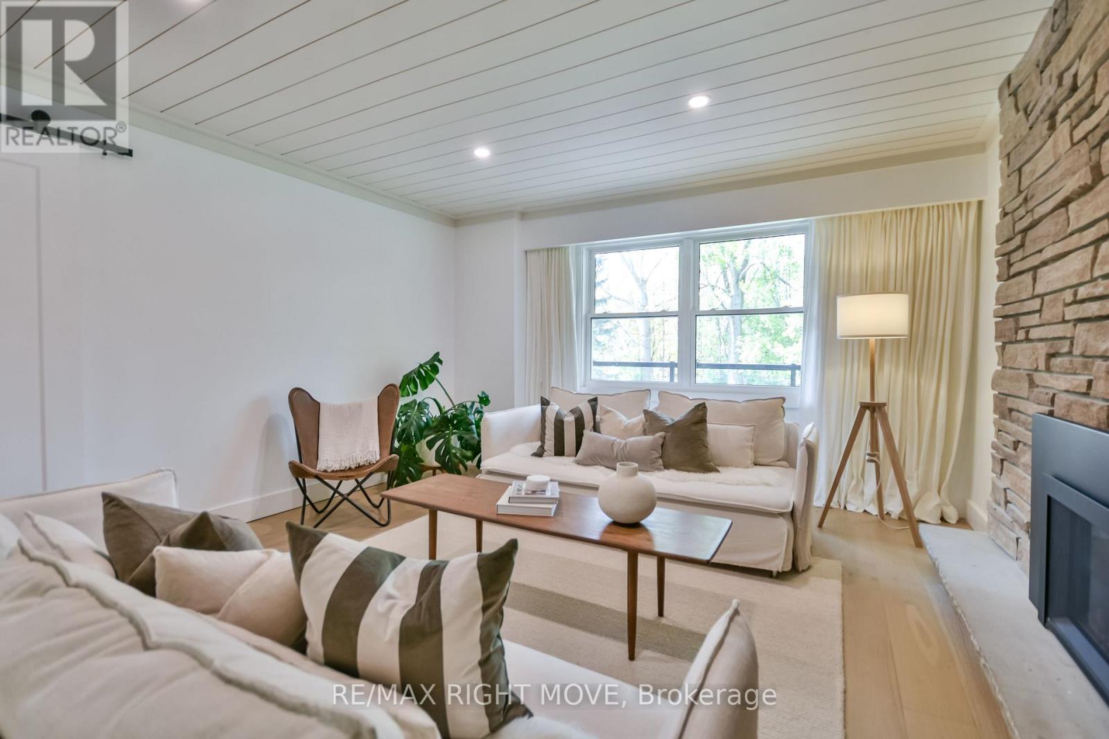 407 BAY STREET - Image 18