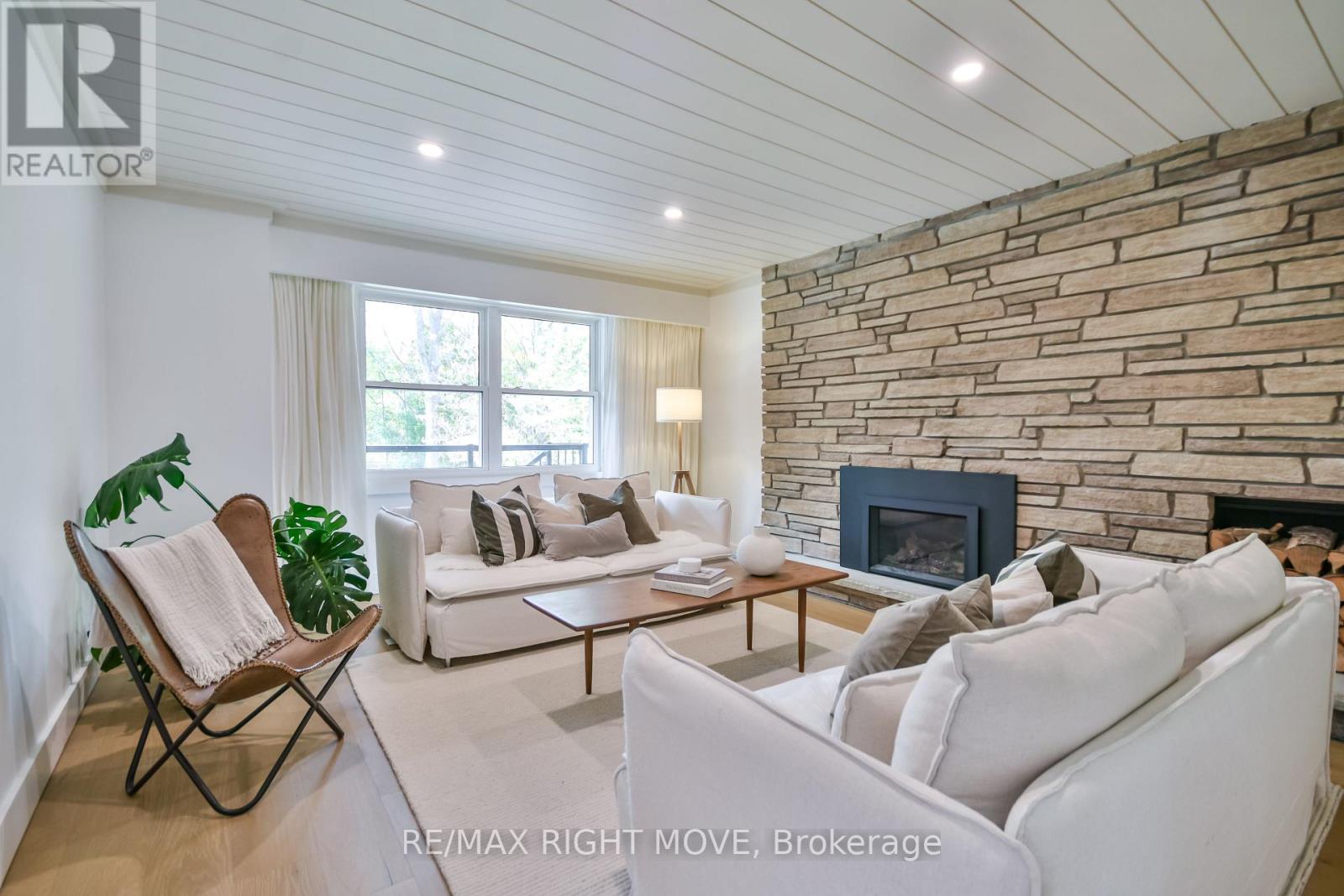 407 BAY STREET - Image 16