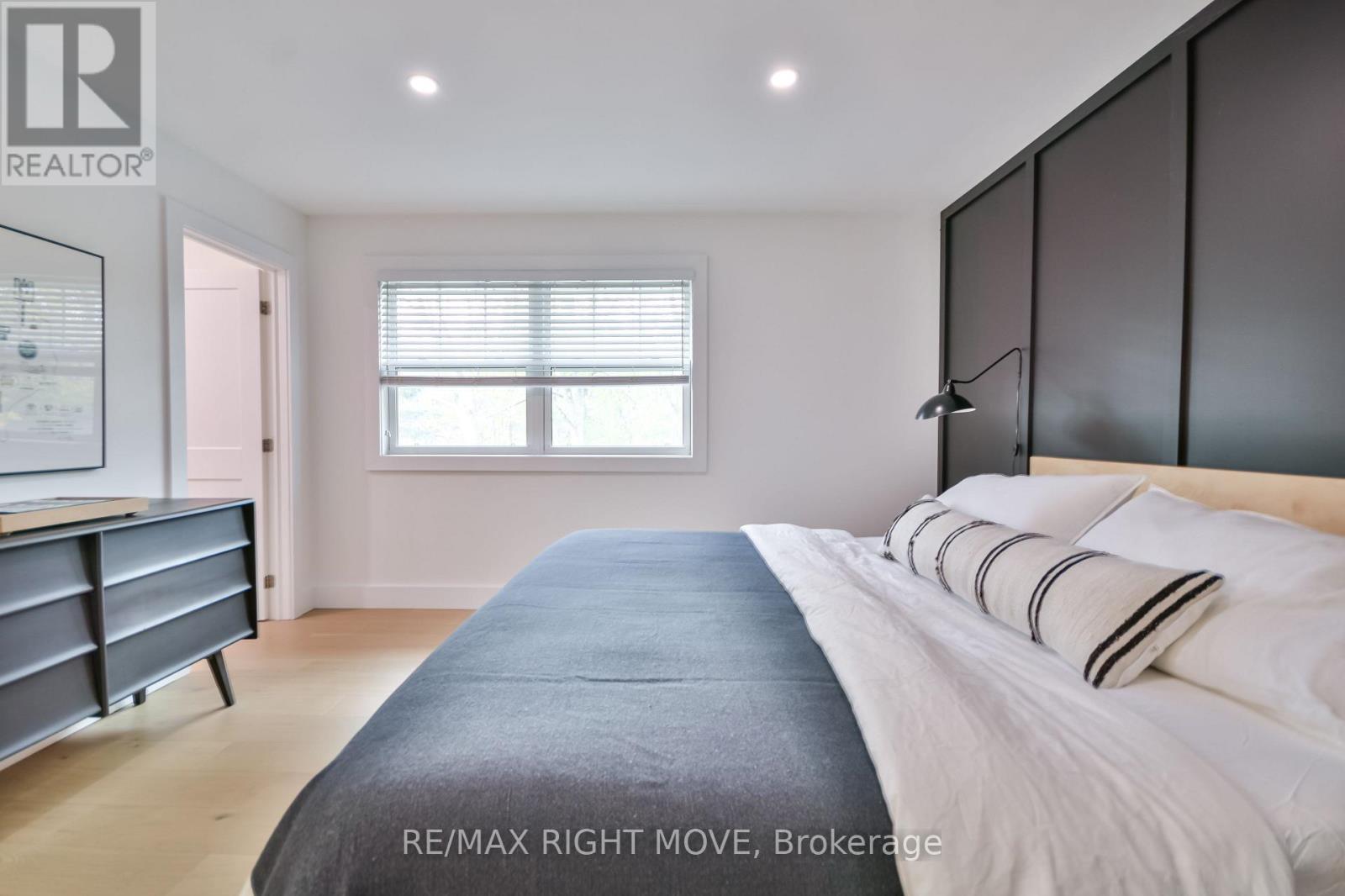 407 BAY STREET - Image 26