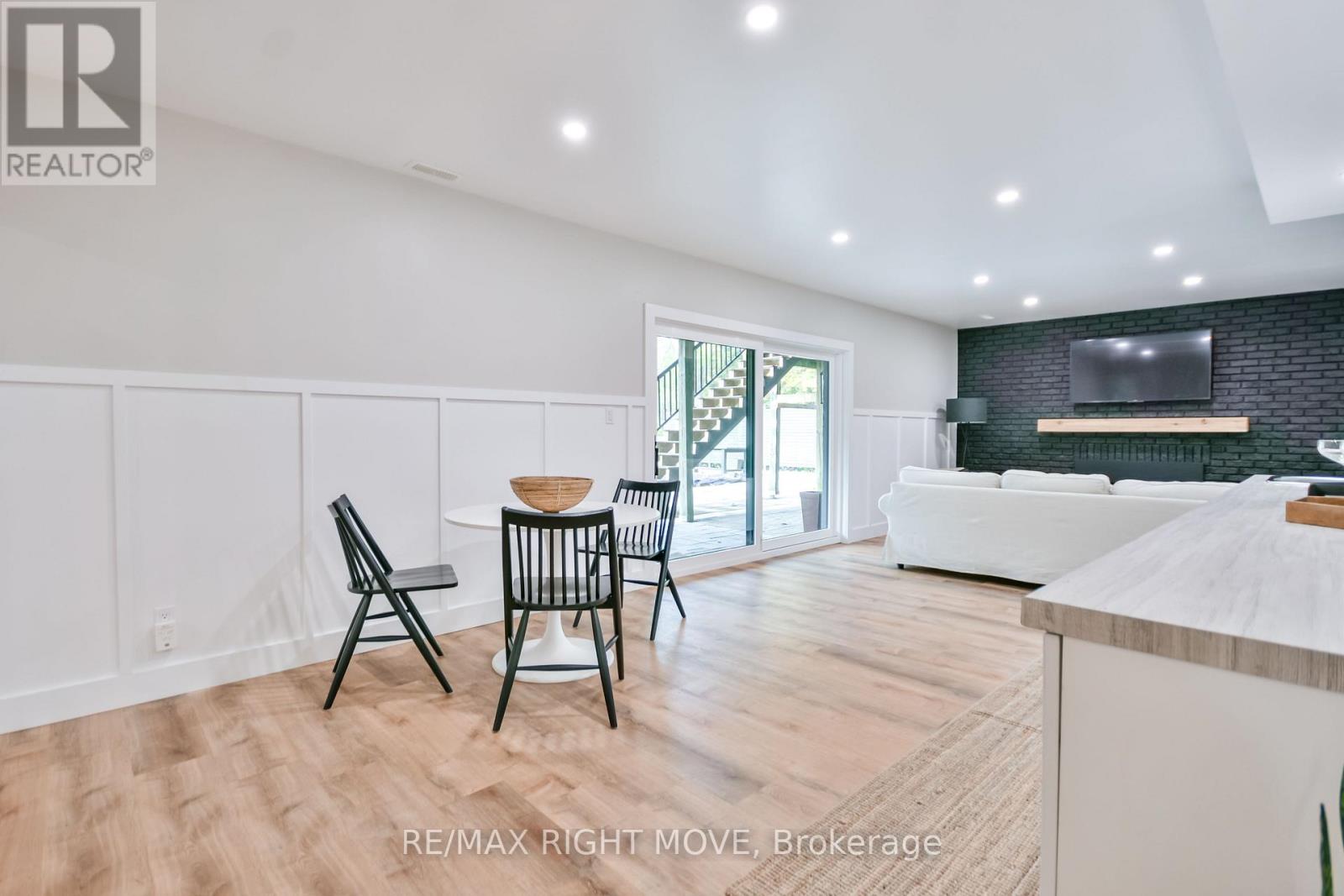407 BAY STREET - Image 34