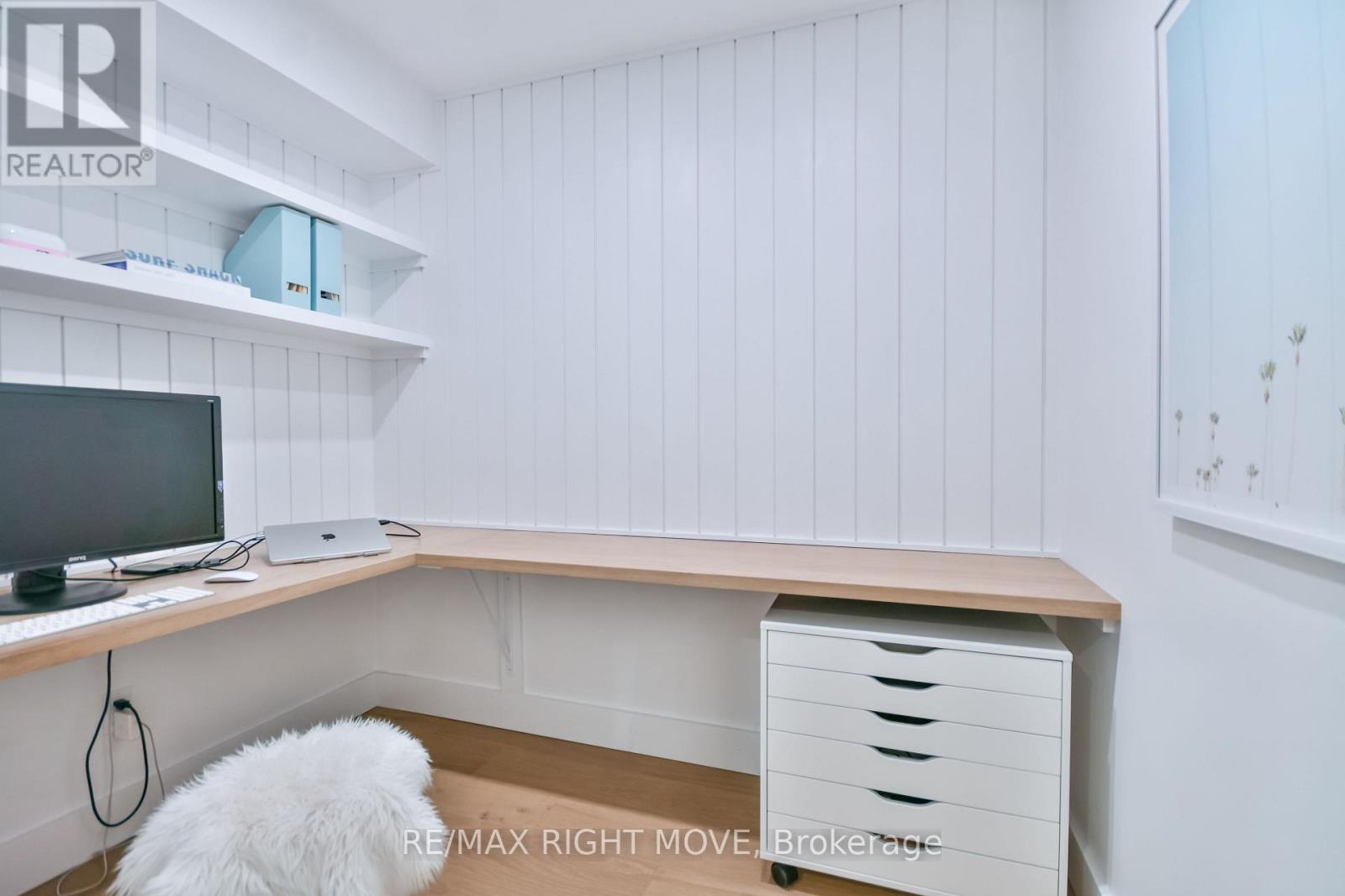 407 BAY STREET - Image 24