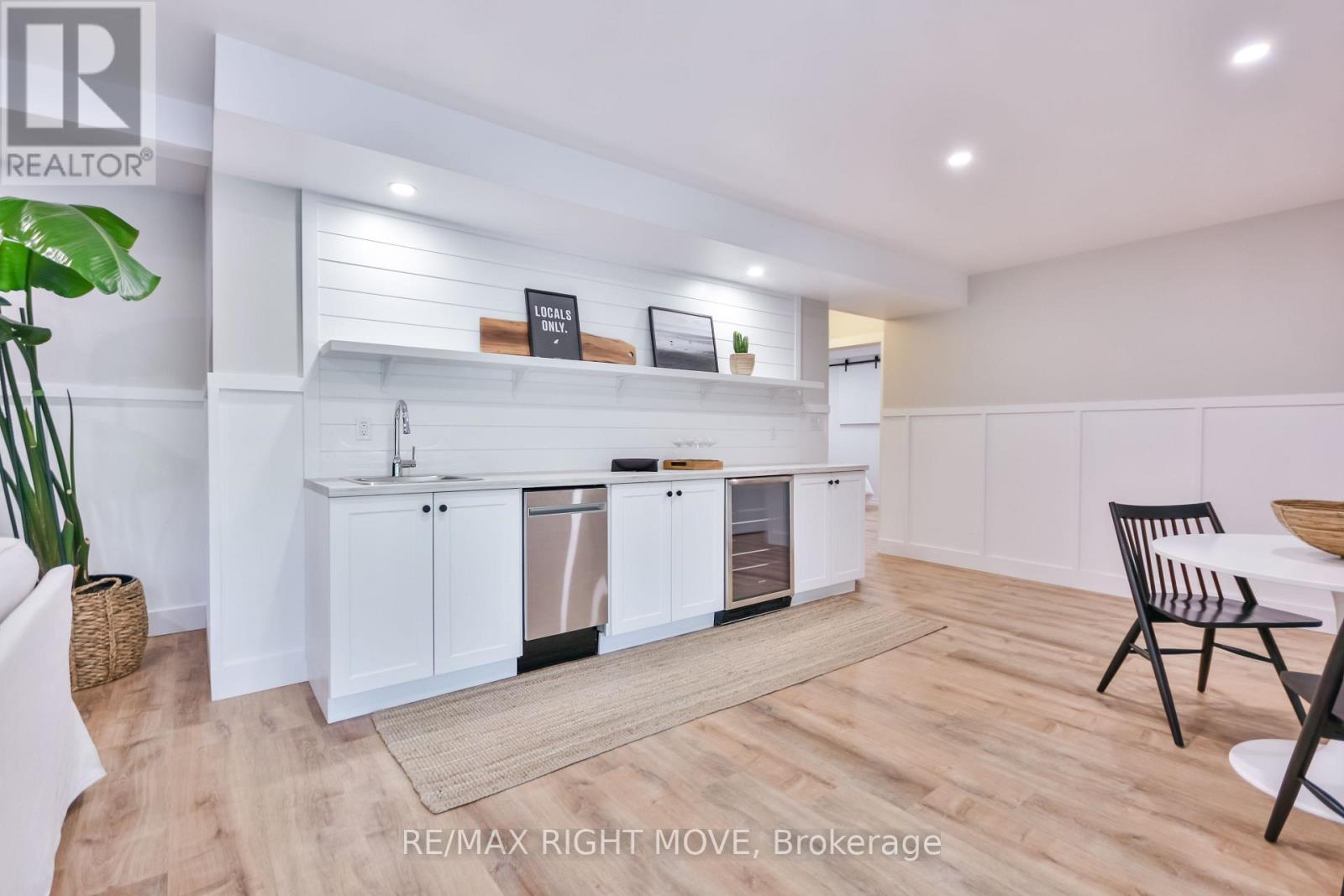 407 BAY STREET - Image 35