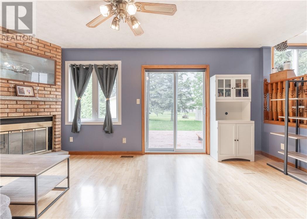 3877 Macmillan Drive - 12