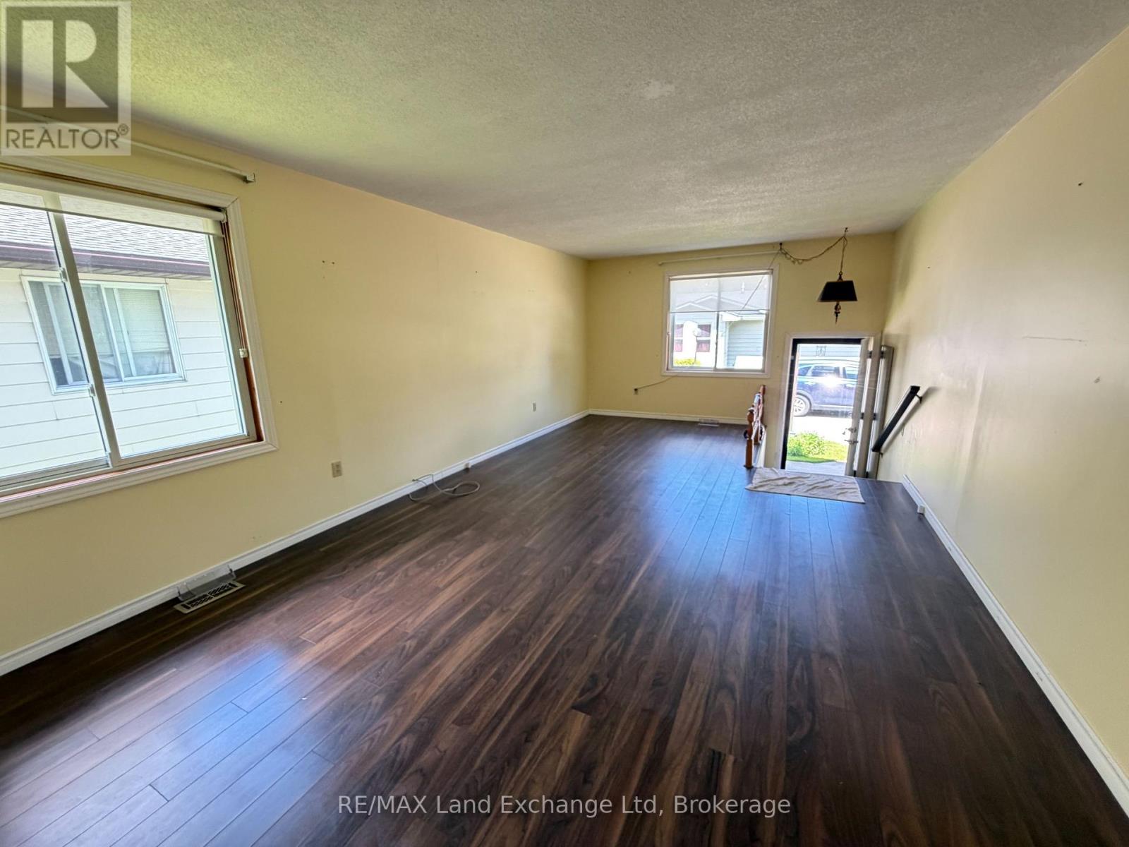 44 BRIARWOOD CRESCENT - 4
