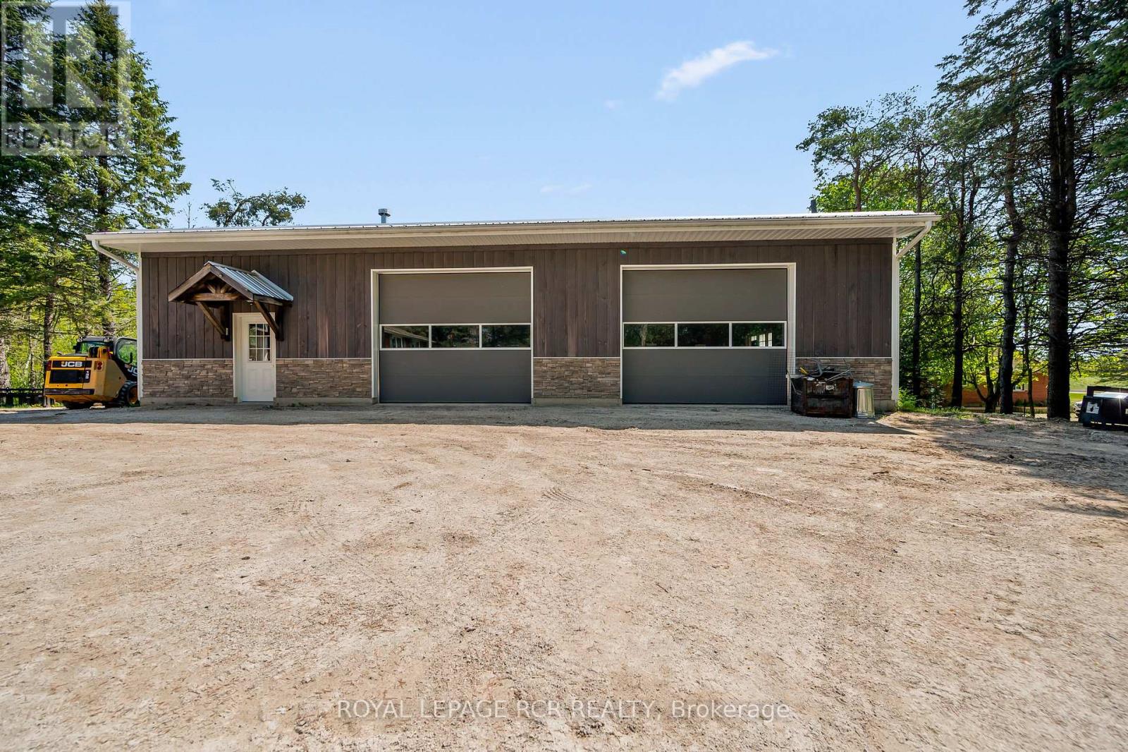 426079 25 SIDE ROAD - 3