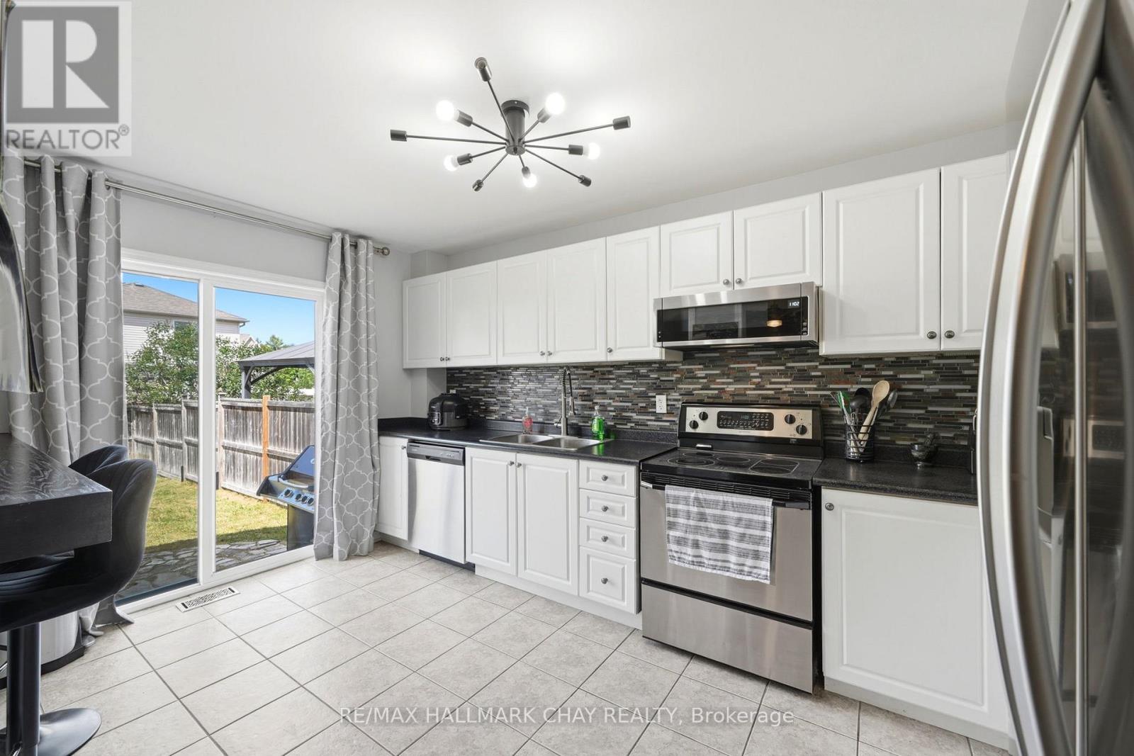 160 STONEMOUNT CRESCENT - 13