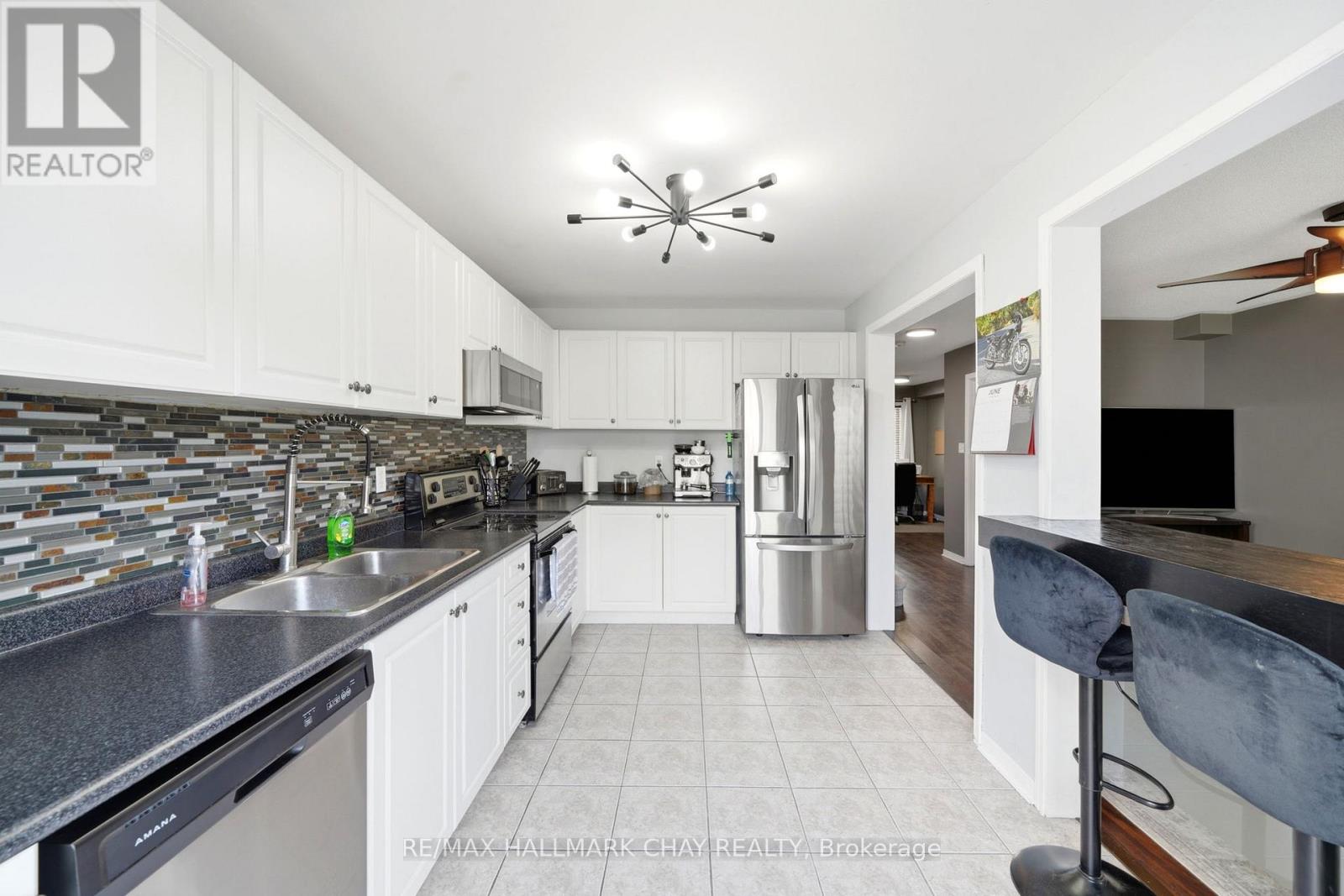 160 STONEMOUNT CRESCENT - 17