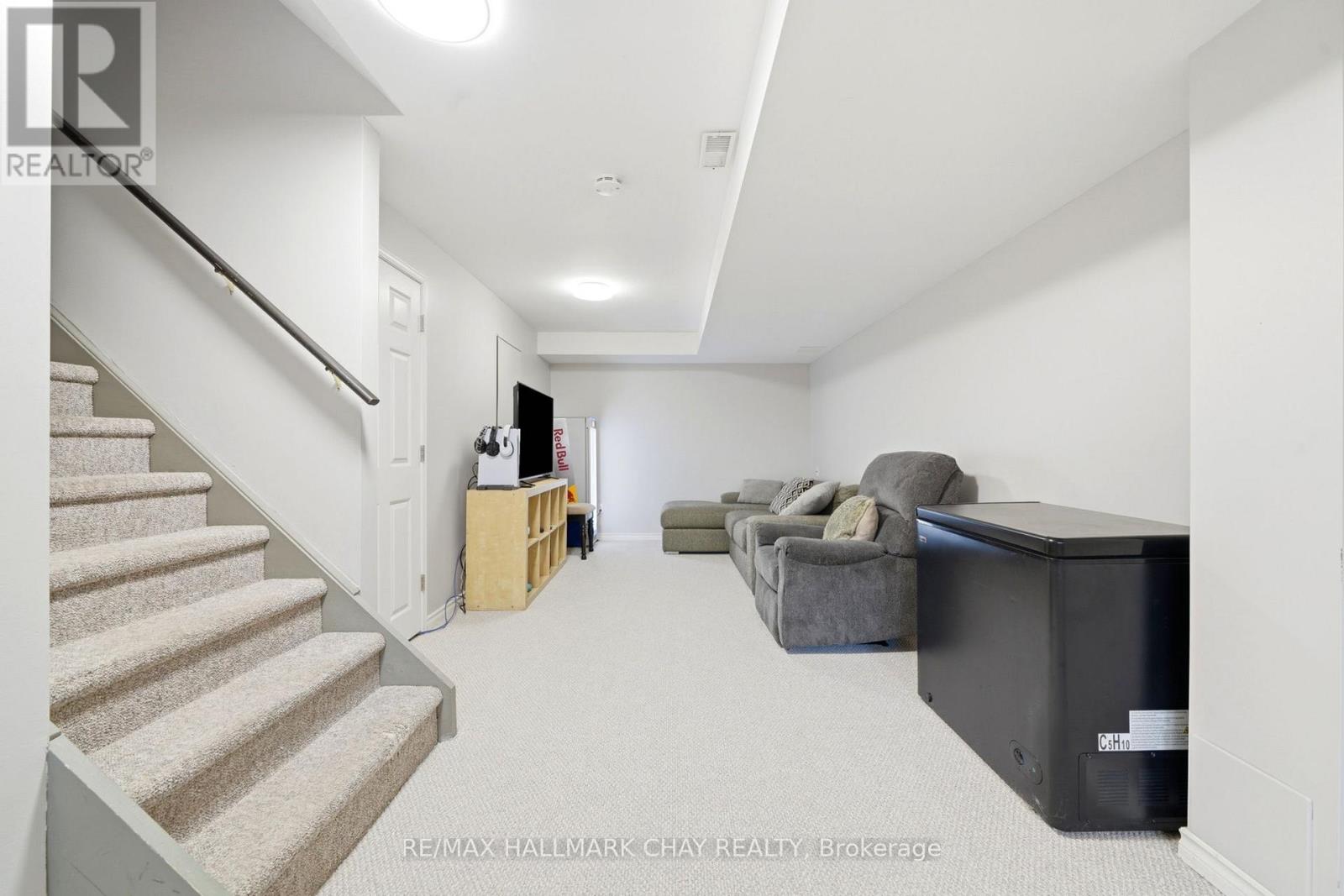 160 STONEMOUNT CRESCENT - 33