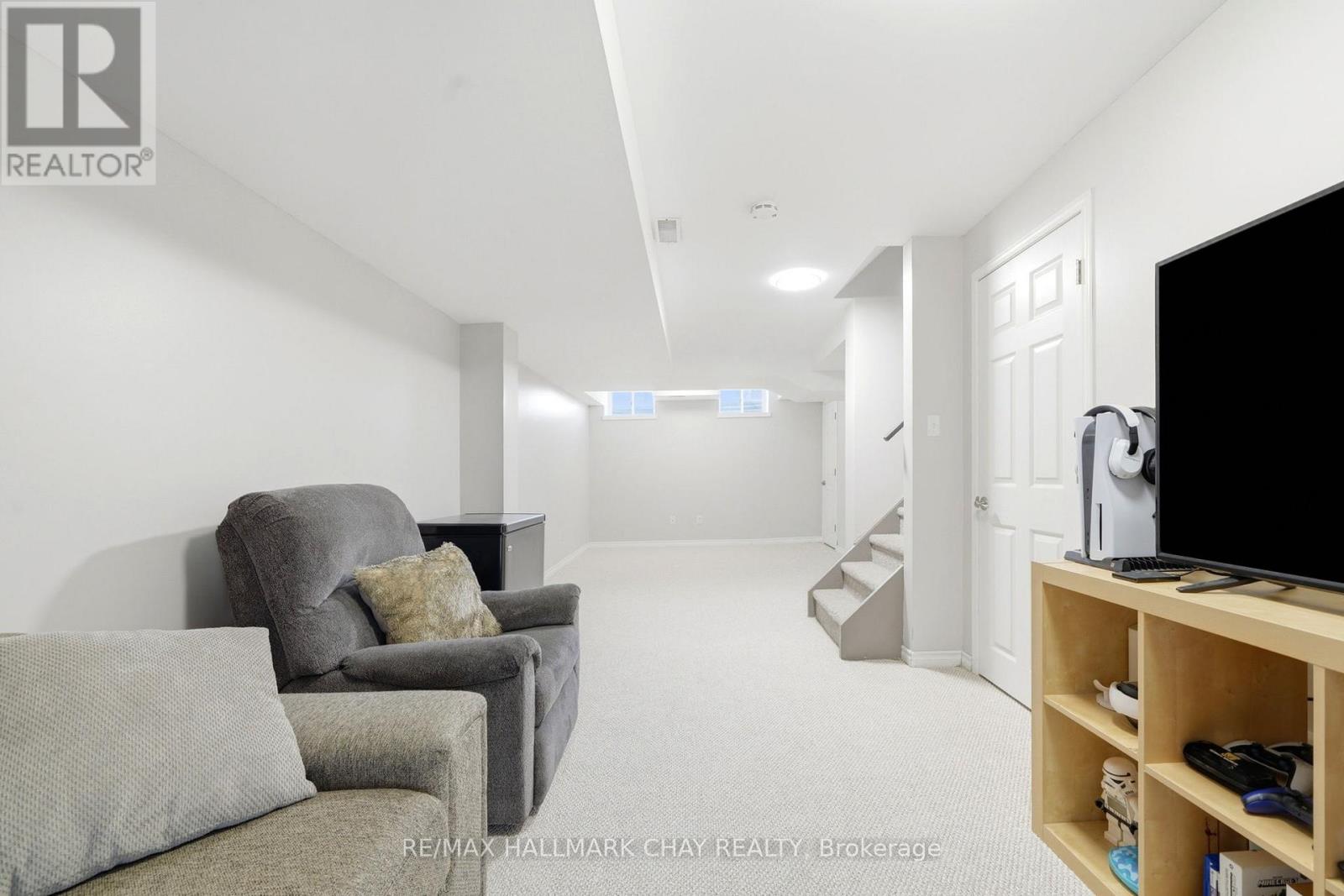 160 STONEMOUNT CRESCENT - 34