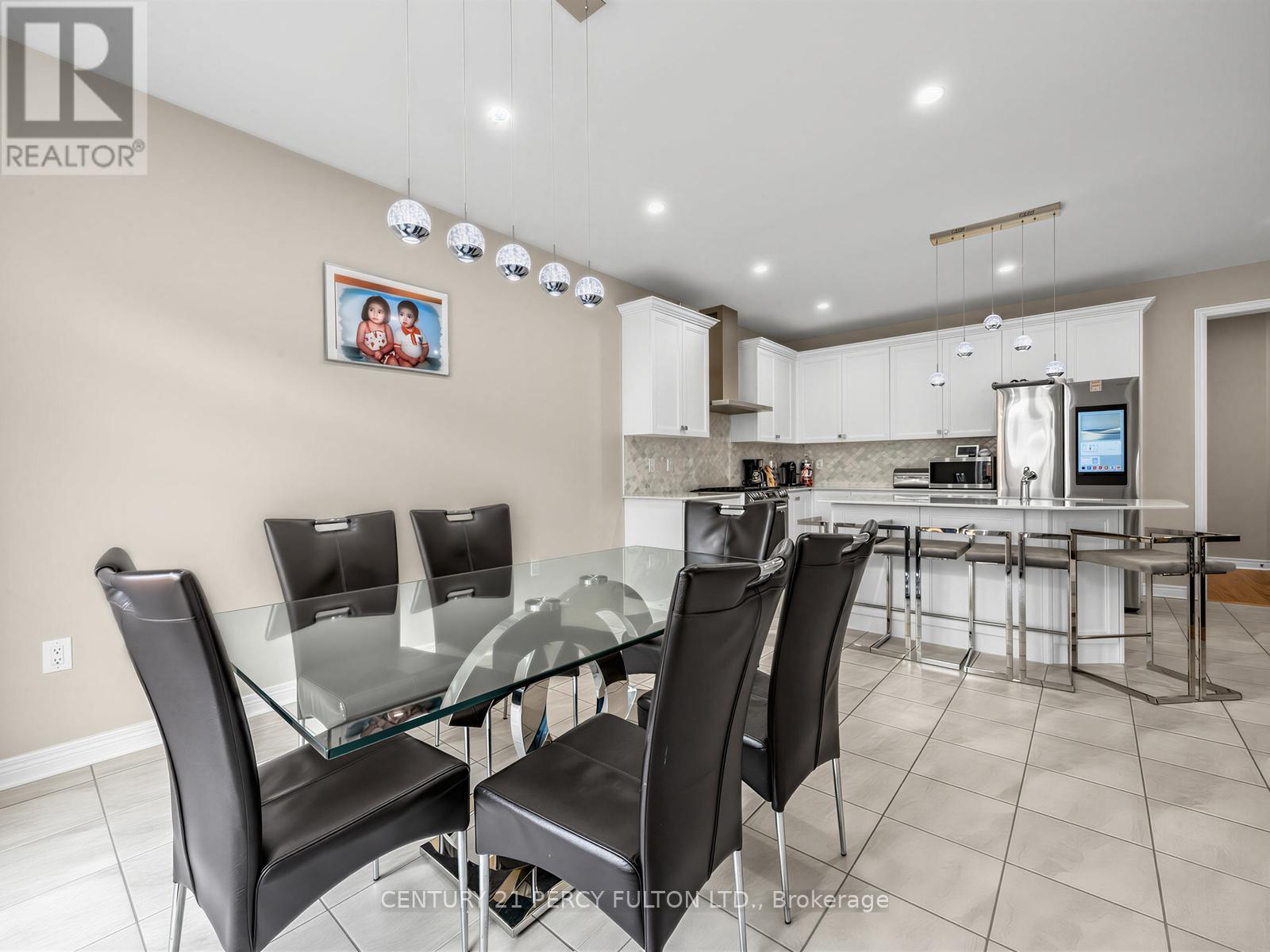 54 FARRINGDON CRESCENT - 12