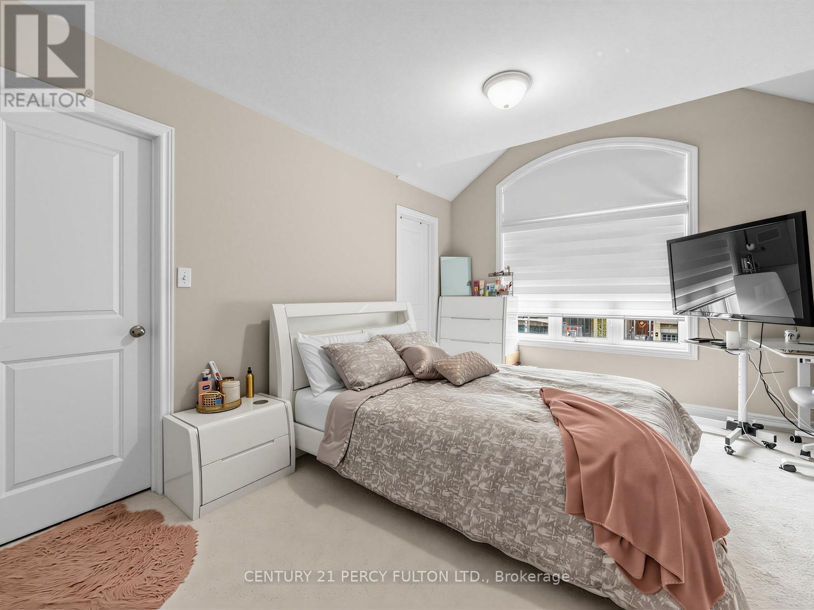 54 FARRINGDON CRESCENT - 23