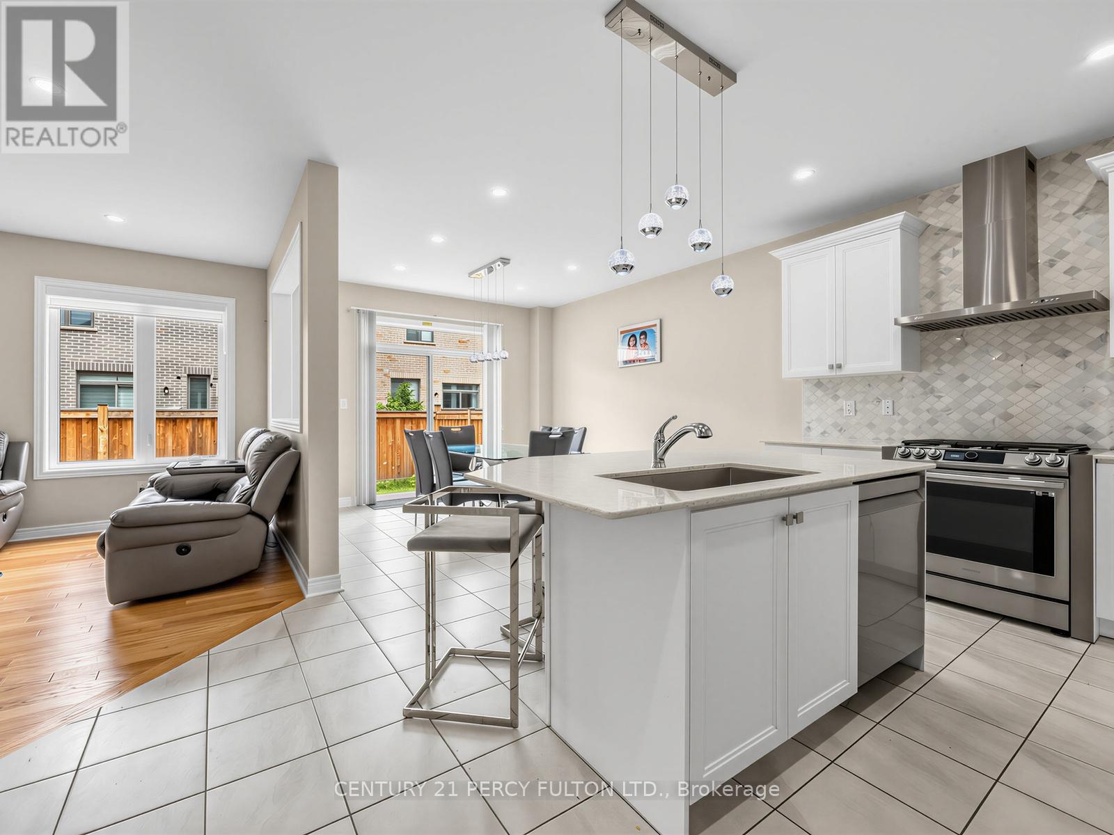 54 FARRINGDON CRESCENT - 17