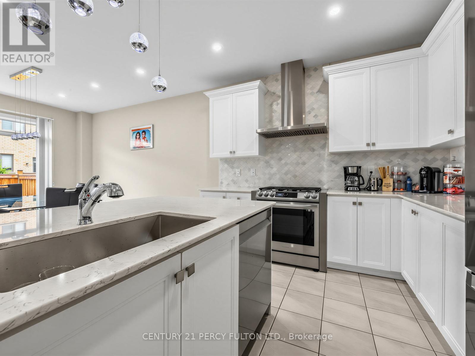 54 FARRINGDON CRESCENT - 14